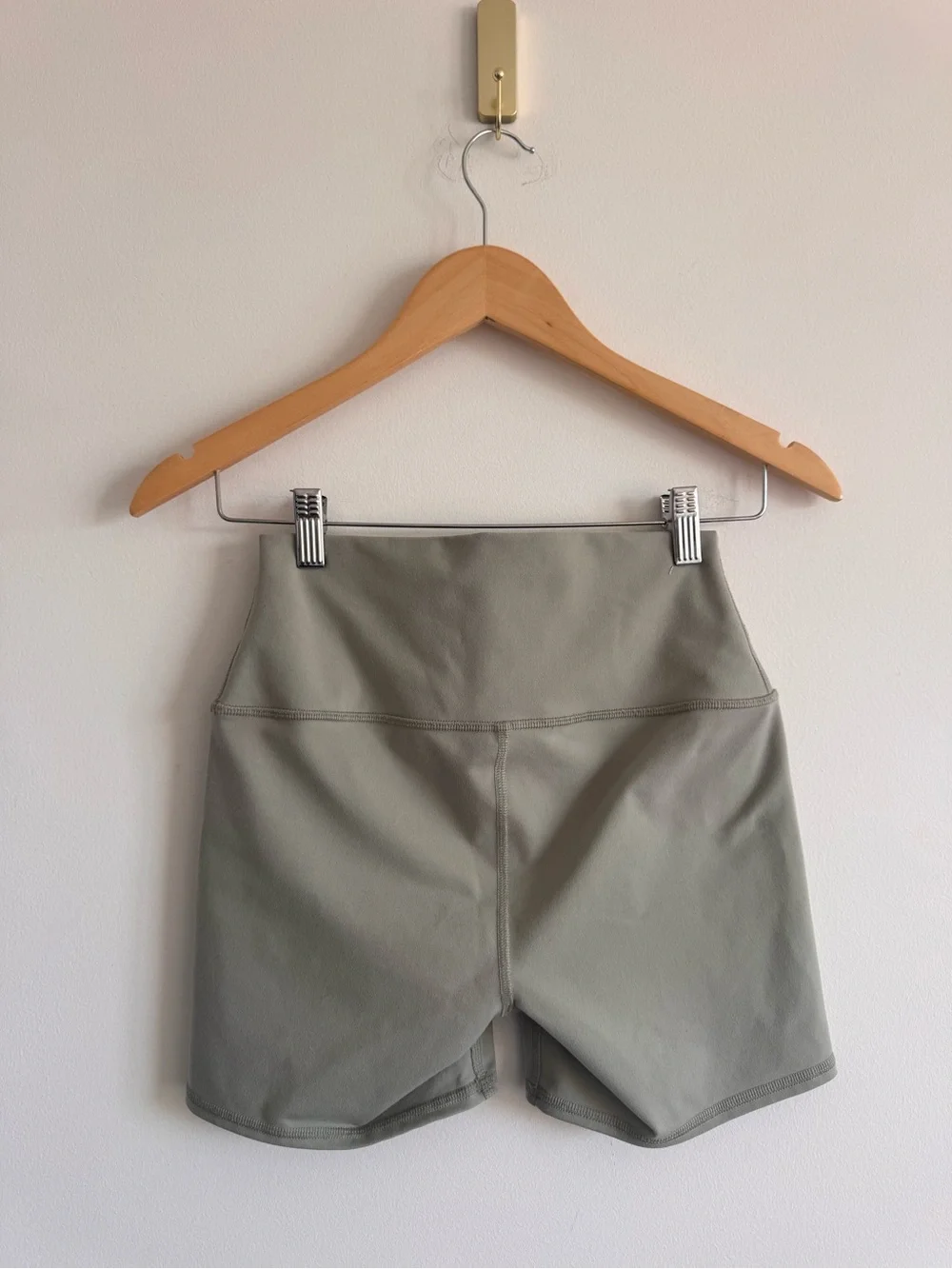 ALO Yoga | Sage Green High Waist Airbrush 5”Biker Shorts ~ Small